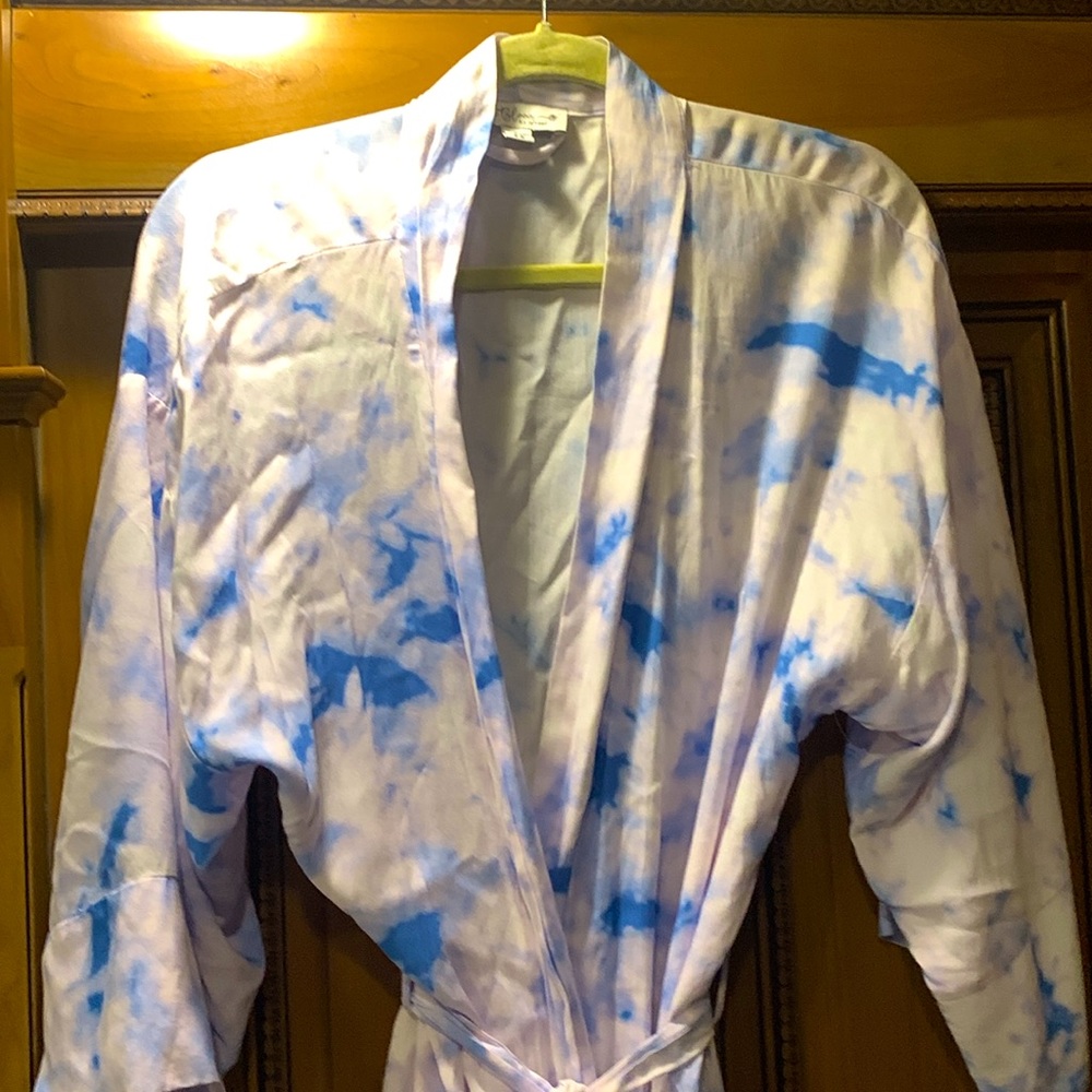 NWOT In Bloom Cloud Tie Dyed Midi Wrap Housecoat Size Medium/Large - Picture 3 of 8